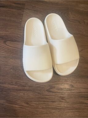 adidas White Women's Slide Sandals - Simple Open-Toe Slides